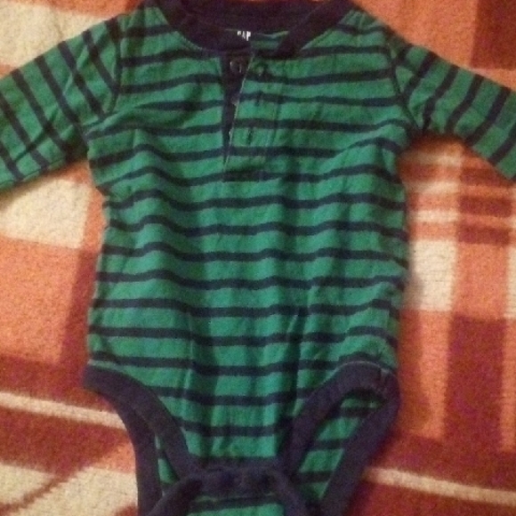 Old Navy Light Gray Kids Bodysuit - Picture 4 of 8